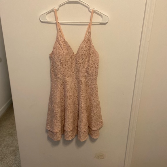 Baby pink lace dress - Picture 1 of 2